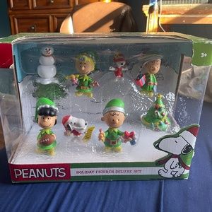 Peanuts Deluxe Holiday Figures Set